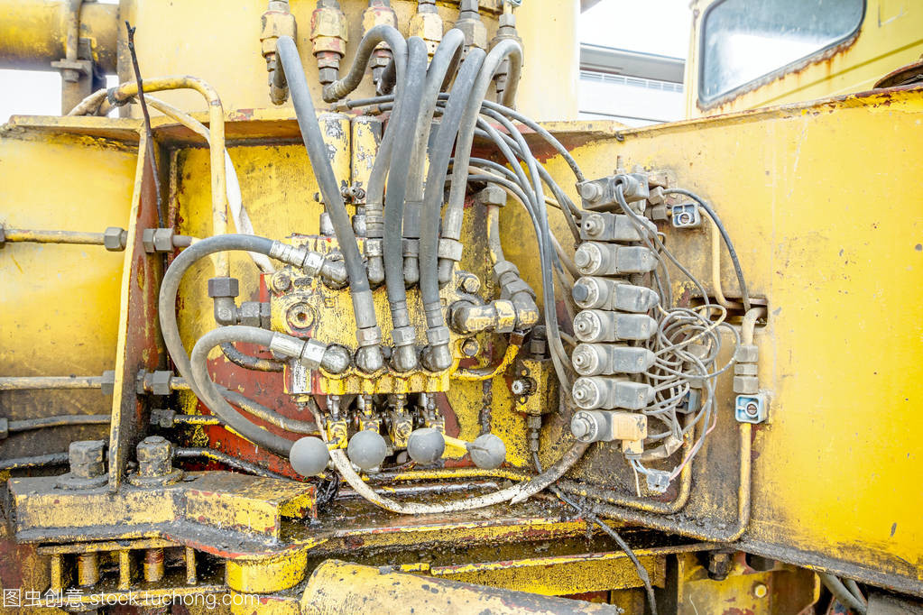 液壓系統(tǒng)、 軟管、 管接頭和杠桿控制